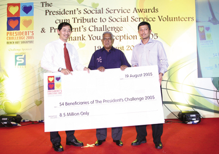 (From left) Mr Niam Chiang Meng, Permanent Secretary, MCYS, President S R Nathan and Minister (CYS) Dr Vivian Balakrishnan with the total amount raised for the 54 beneficiaries this year.